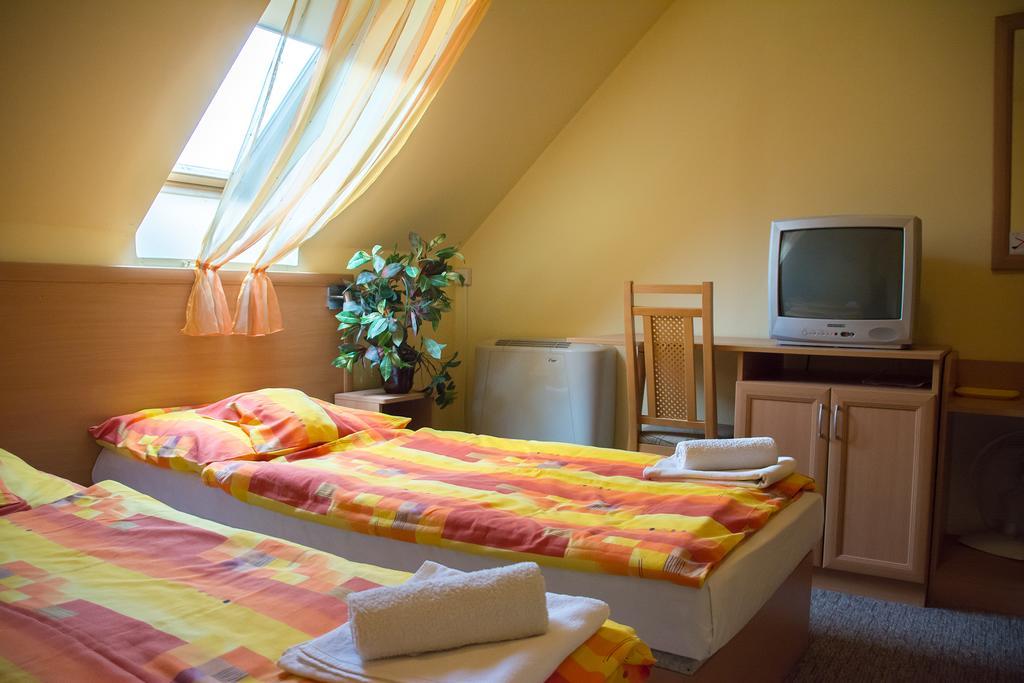 Turul Étterem és Panzió Hotel Kaposvár Exterior foto